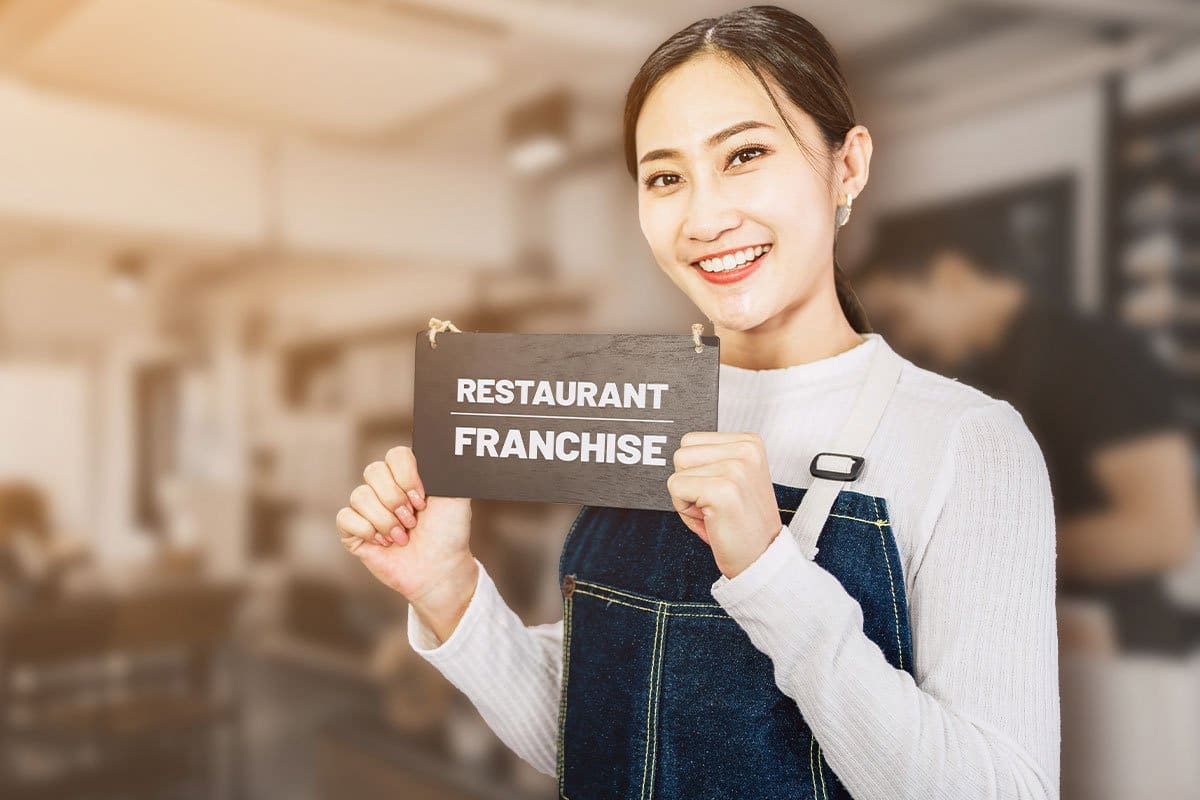 woman holing a restaurant franchise card