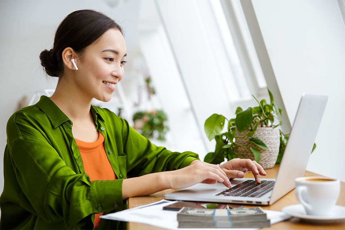 47 Best Side Hustle Ideas (for 2025) 5 Young woman working side gig