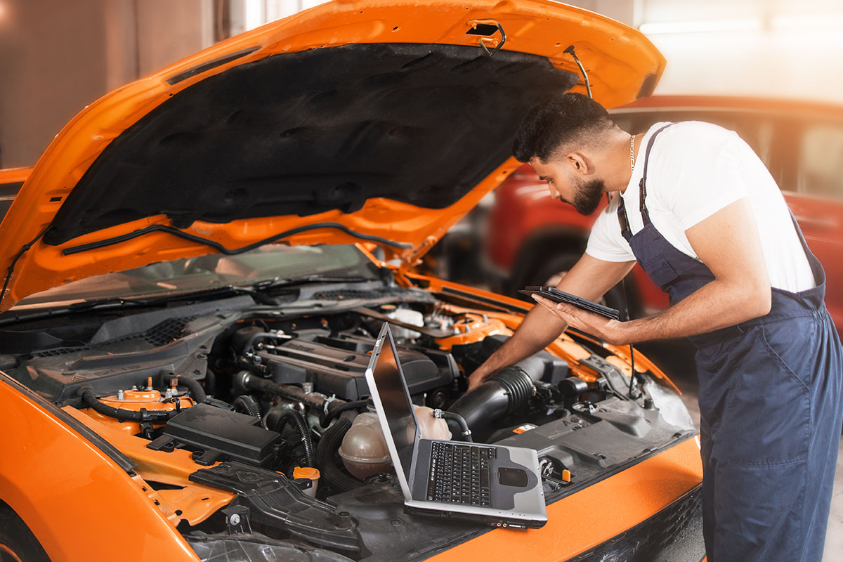 33 Great Business Ideas for Men (to Start in 2025) 4 Car mechanic fixing car